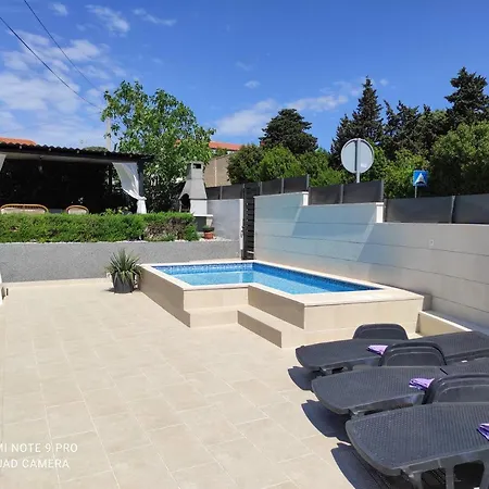 House Zoya * Liznjan