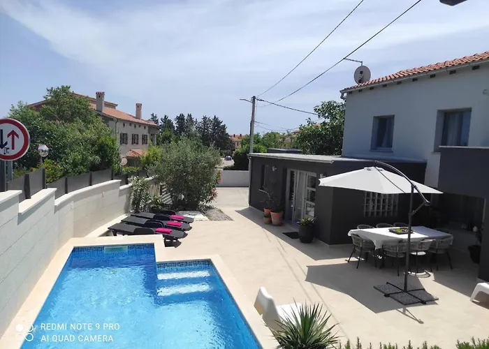 House Zoya * Ližnjan