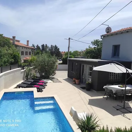 House Zoya * Ližnjan